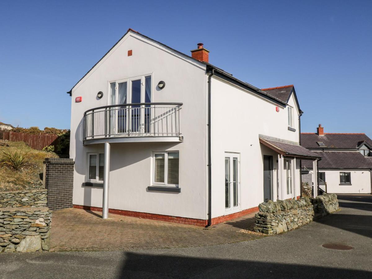 Bay View Villa Holyhead Exterior photo